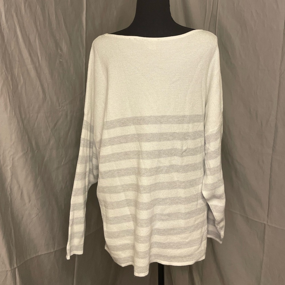 Cyrus Classic White and Grey Knit Sweater - Picture 2 of 5